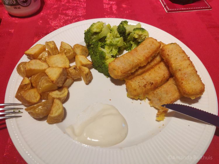 Gebakken aardappeltjes - broccoli - Groentesticks