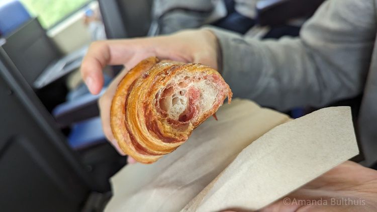 Vegan hibiscus croissant - Brugge