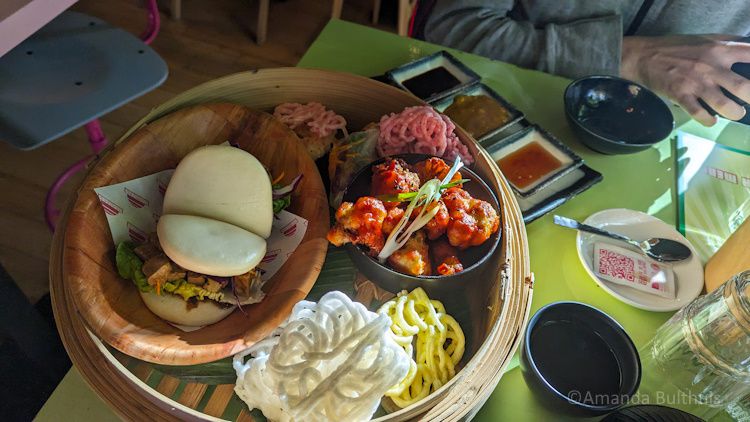 De Veganees Amsterdam - Vegan streetfood basket