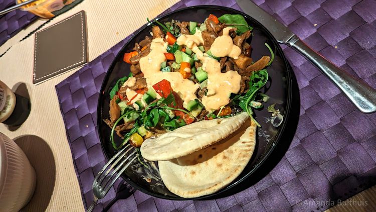 Vegan shoarma salade met oesterwzwammen