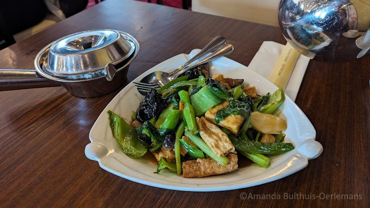 Vegan groente en tofu gerecht bij Full Moon City in Den Haag